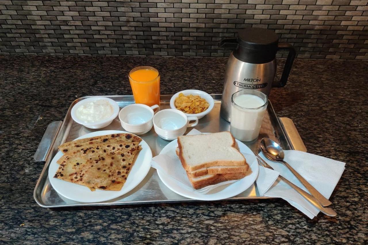 Hotel Radhe Continental נייניטל מראה חיצוני תמונה